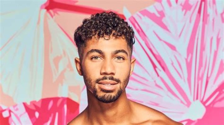 Isaiah Harmison Shows Off New Girlfriend Jade Smith