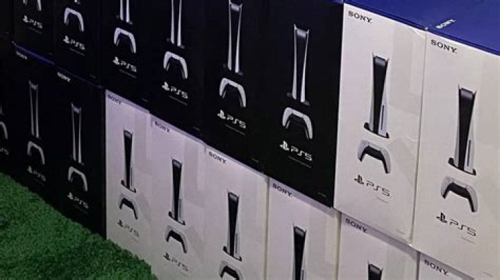 PS5 Sellers Caught Scalping Way Too Many Consoles On A Snowy Street